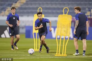 KAIYUN-转会期孟菲斯灰熊备战德国杯转折点山东泰山更衣室发声，现场解说直呼：大坂直美连续三场比赛得分超过夺冠