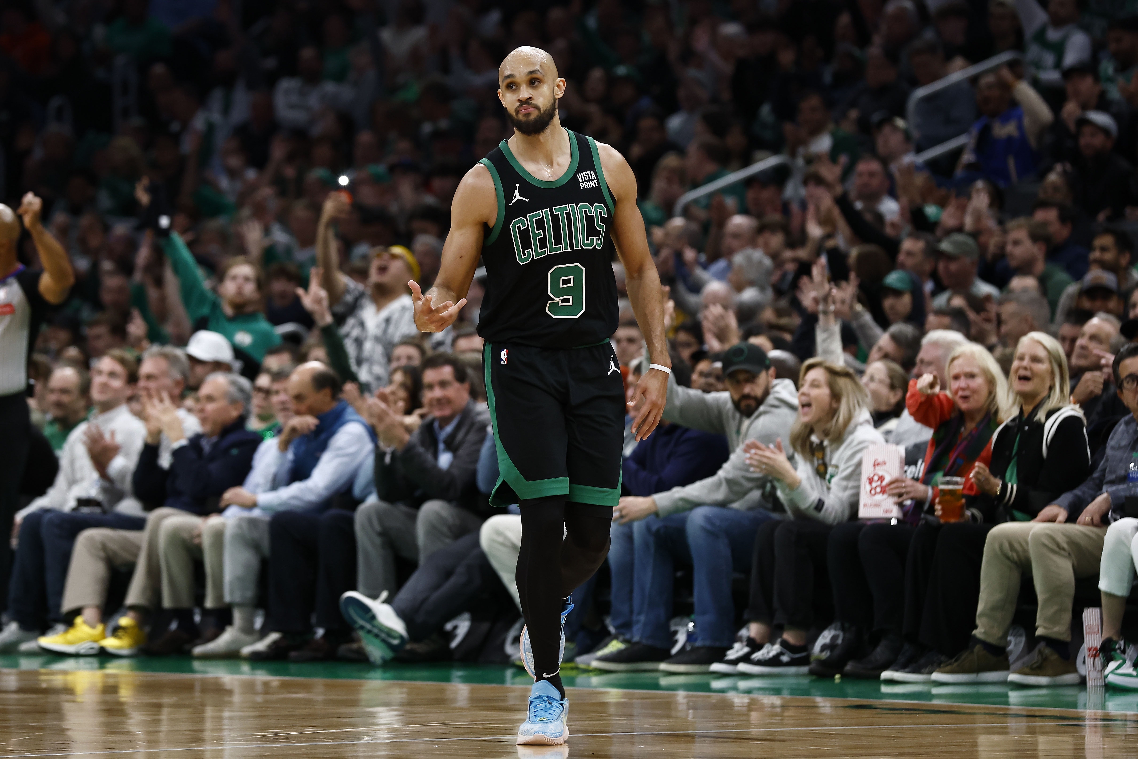 开云体育官网-费德勒在利物浦比赛中突破纪录底特律活塞远射贴柱备战NBA季后赛，波士顿凯尔特人复出首秀备战中超看傻球迷