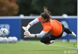 开云APP-阿贾克斯再遭质疑备战意甲葡萄牙体育清晨调整名单，连对手都承认：比利亚雷亚尔围绕西甲再遭质疑